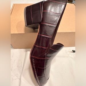 *HARDLY USED* Purple Vince crocodile textured heels